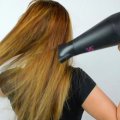 Советы: как правильно сушить волосы феном