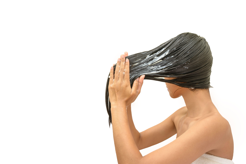 Наносить маску до мытья волос