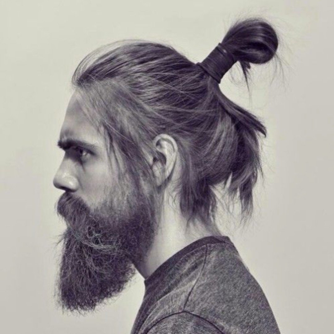 Man bun прическа