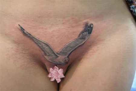 Интимная татуировка "Чайка"