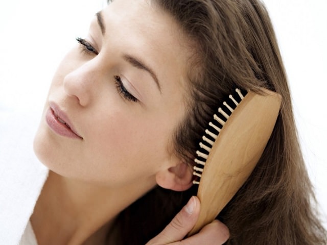 Расчесывание для отращивания волос