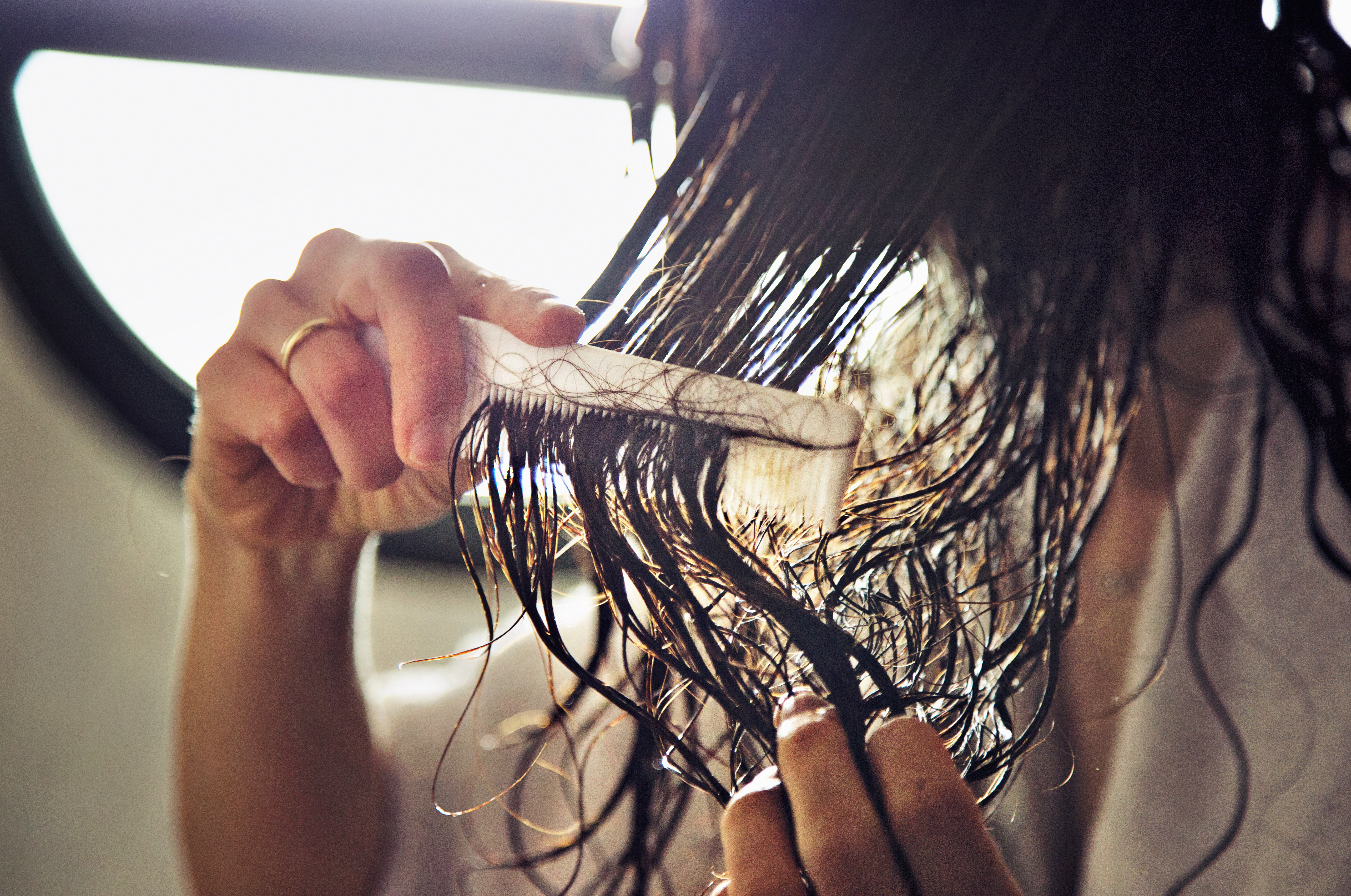 Как правильно сушить поврежденные волосы
